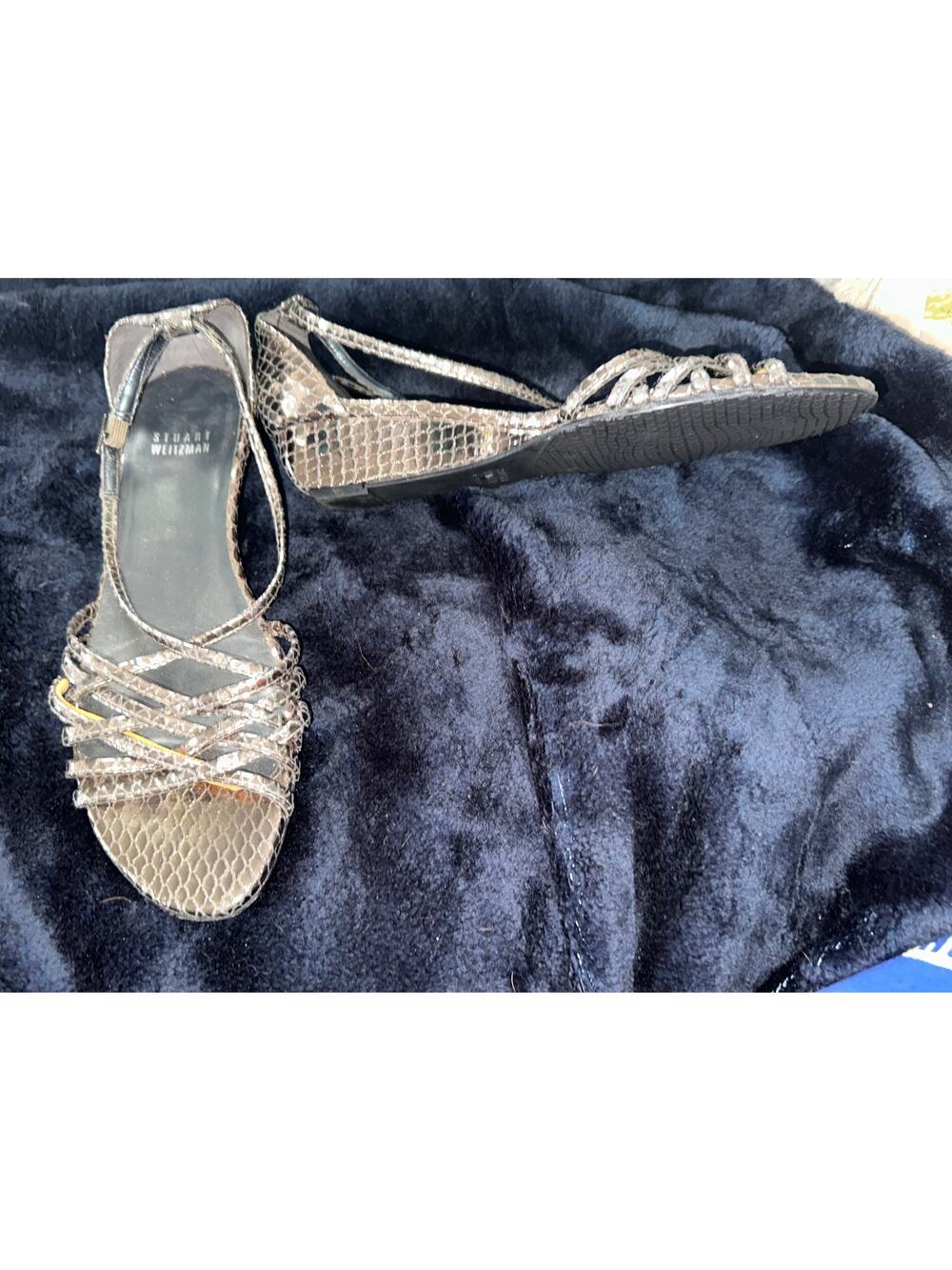 STUART WEITZMAN SNAKE PRINT LEATHER LOW WEDGE SANDALS 7.5N